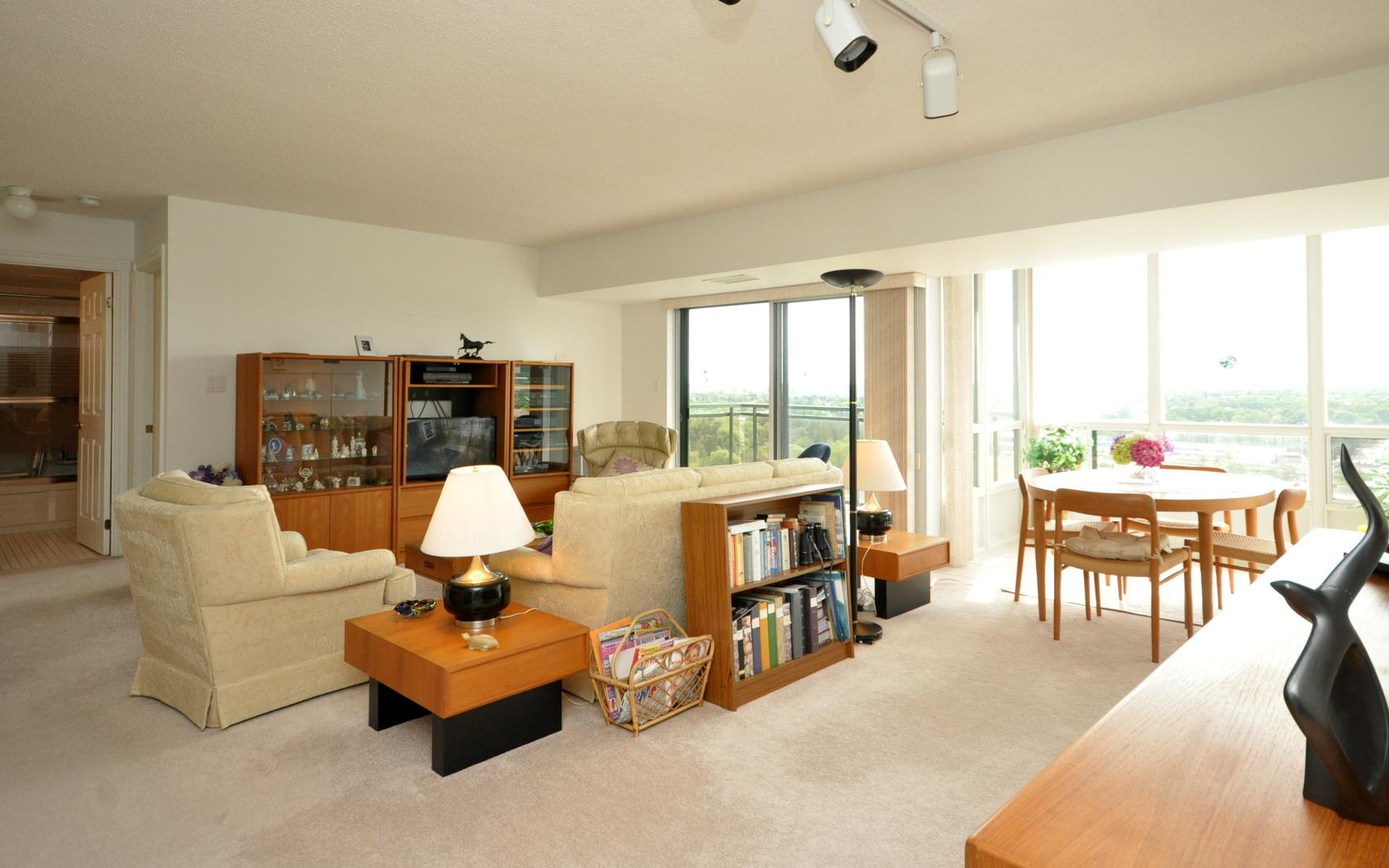 237 King St W, Unit 1211