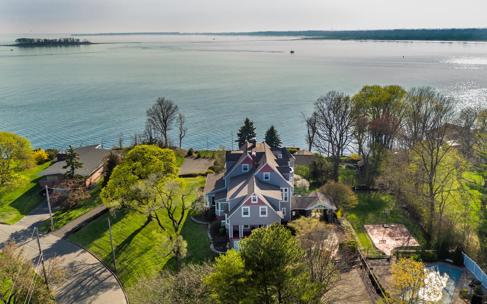 35 Lookout Point Milford, CT 06460 Real Estate Tour