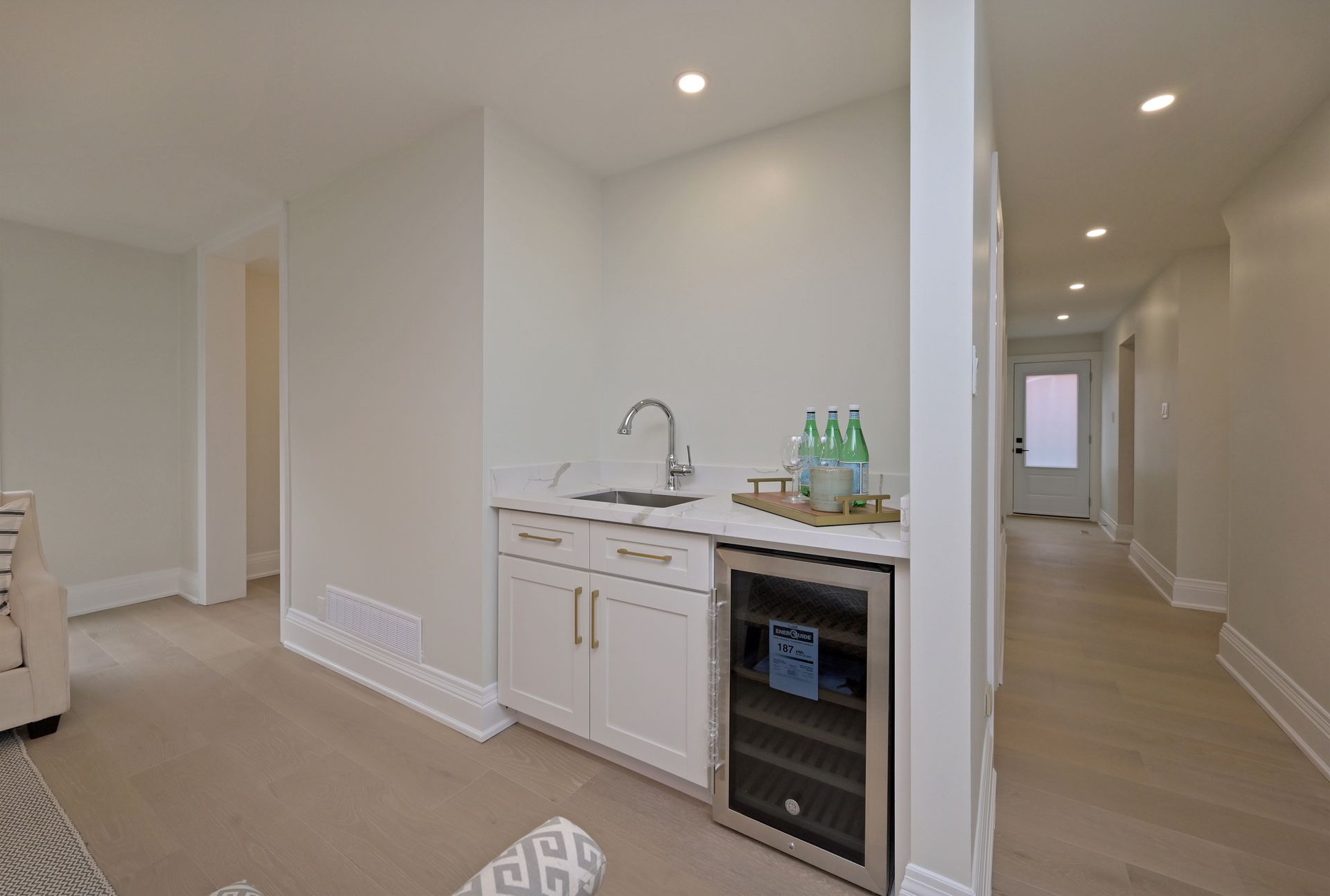 798 Willowbank Trail Mississauga, ON L4W 3M2 Real Estate Tour