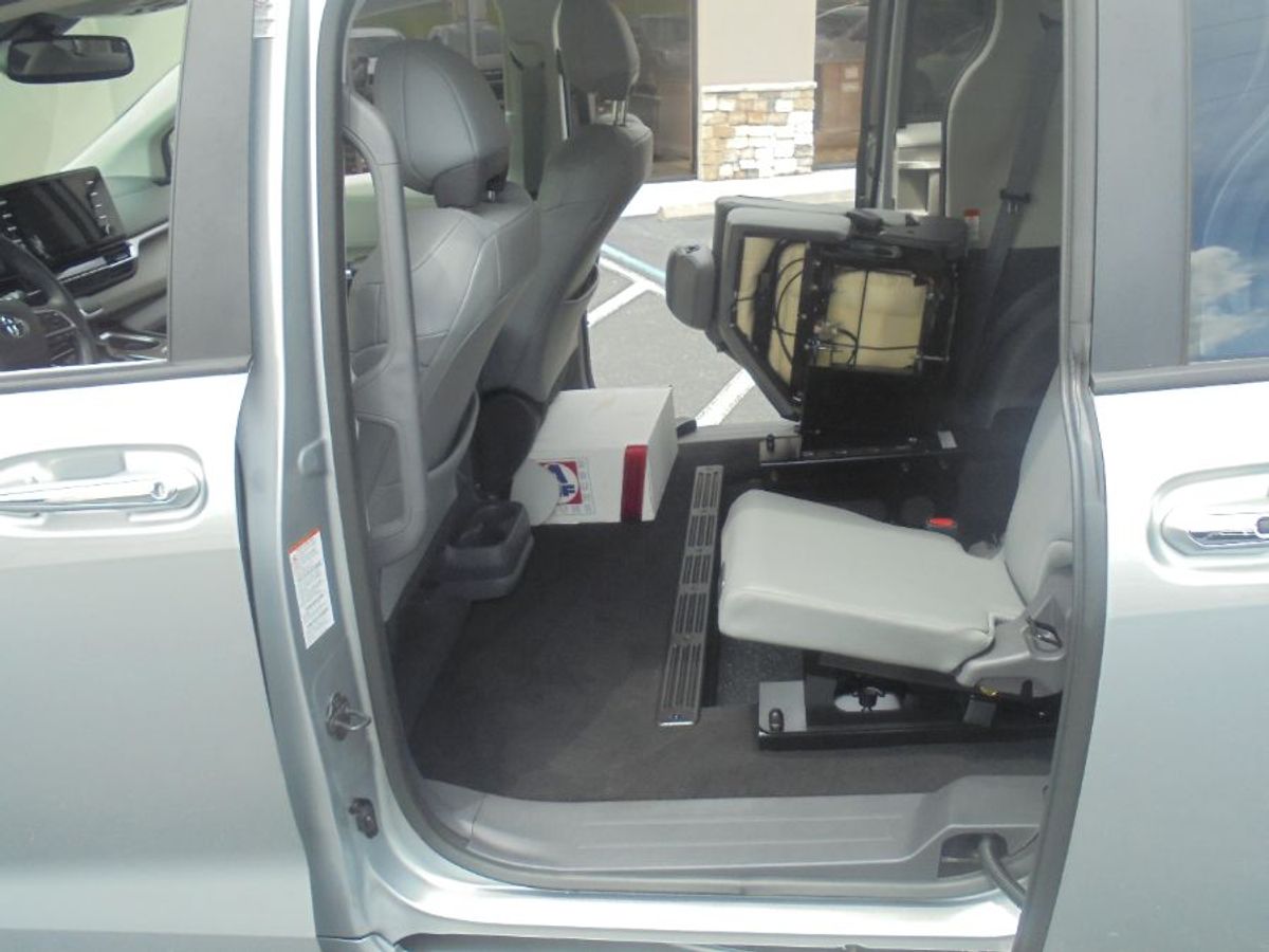 2024 TOYOTA SIENNA - Image 17