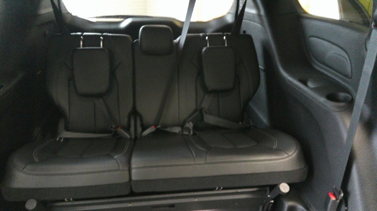 Grey Chrysler Pacifica image number 11