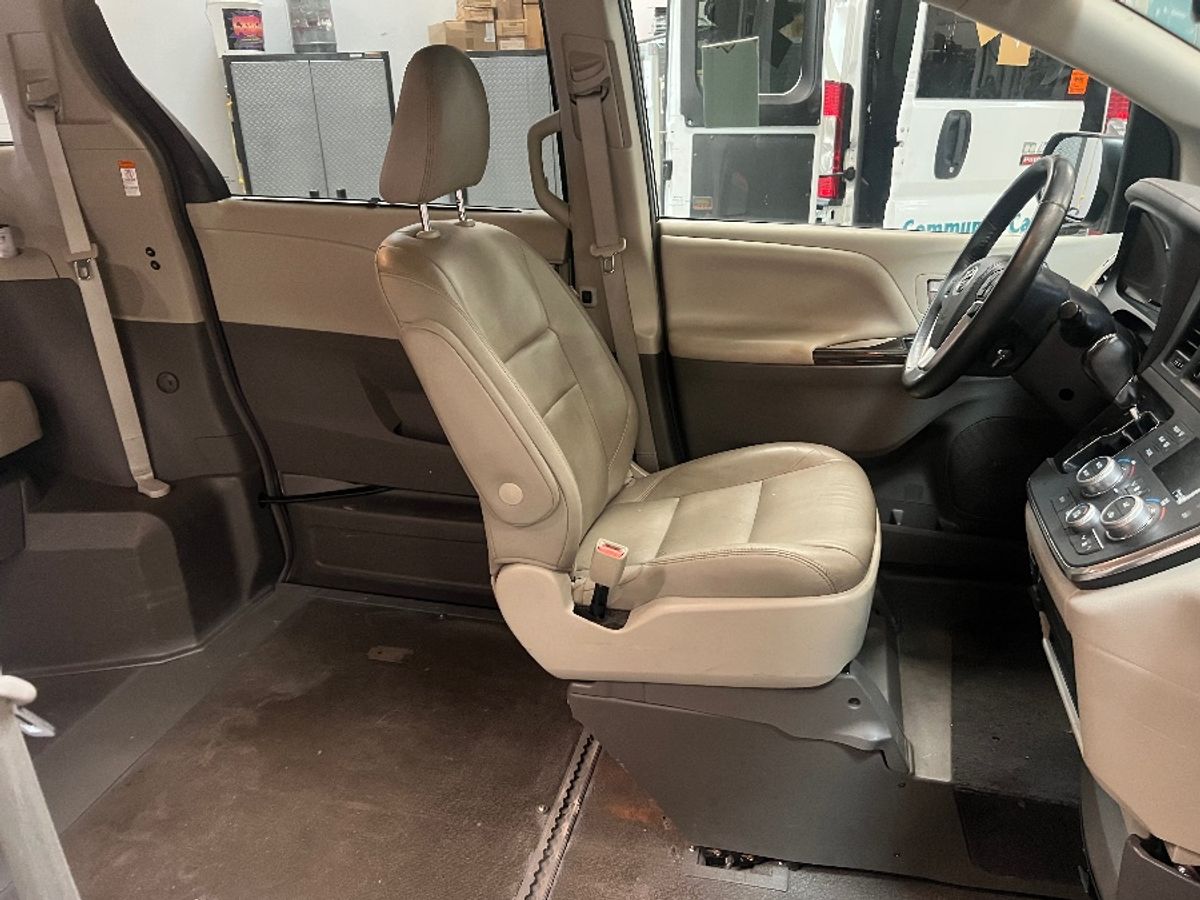 2019 TOYOTA SIENNA - Image 15