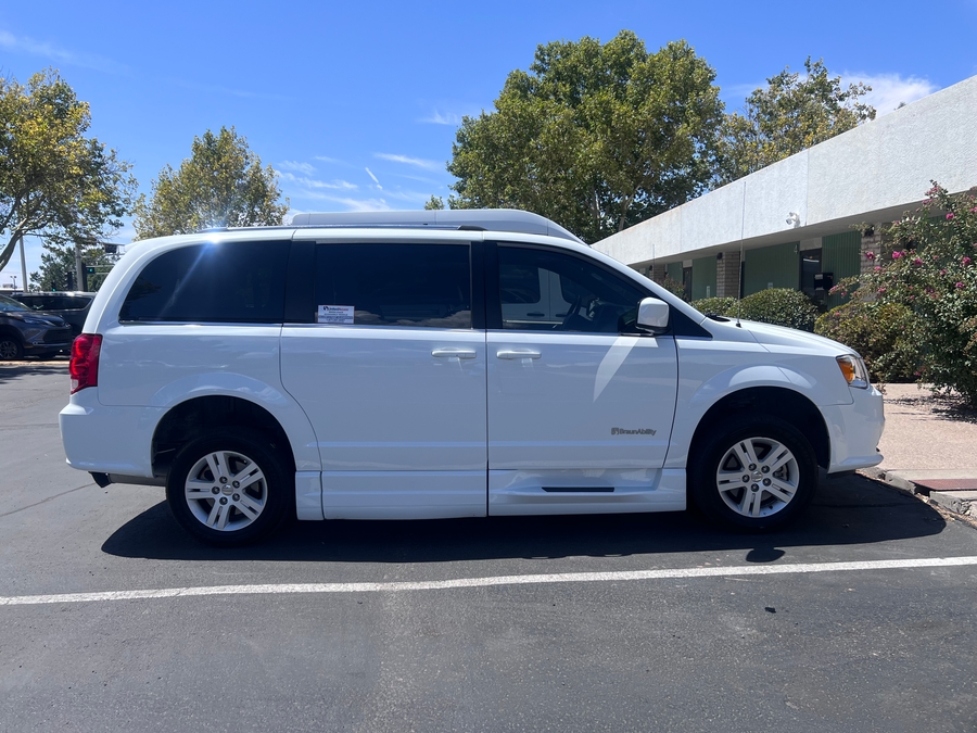 Used 2019 Dodge Grand Caravan SXT - BraunAbility Side Entry Fold Out Automatic Ramp