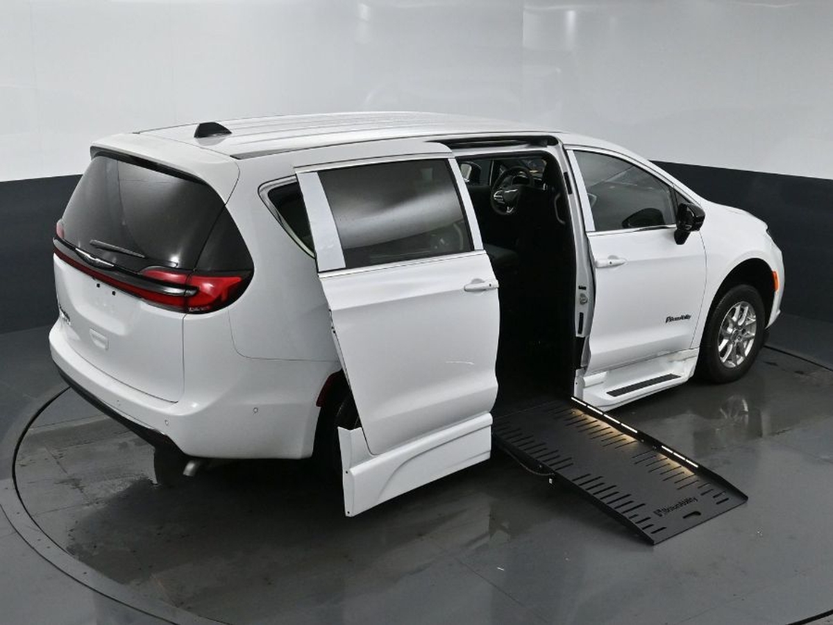 2025 CHRYSLER PACIFICA - Image 22