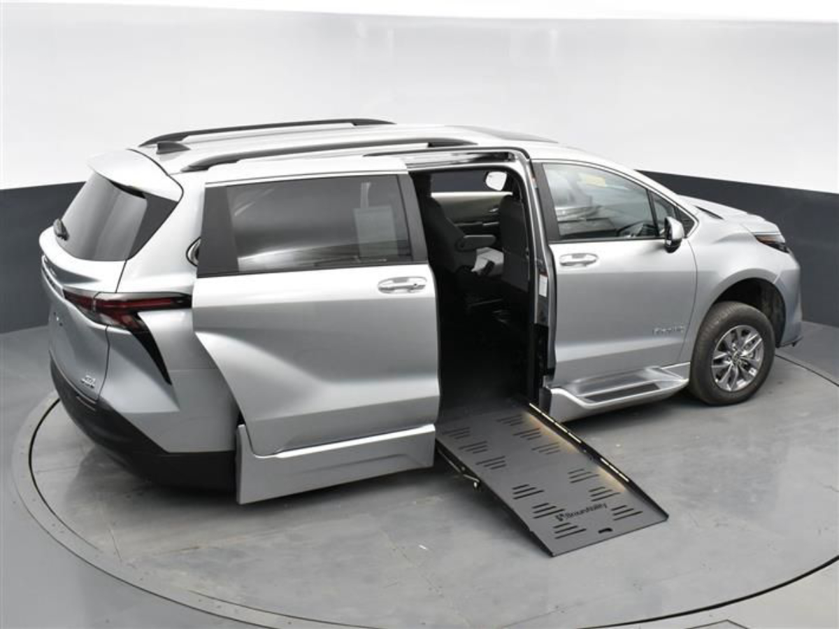 2023 TOYOTA SIENNA - Image 24