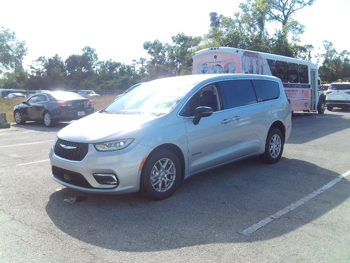 2024 CHRYSLER PACIFICA - Image 3