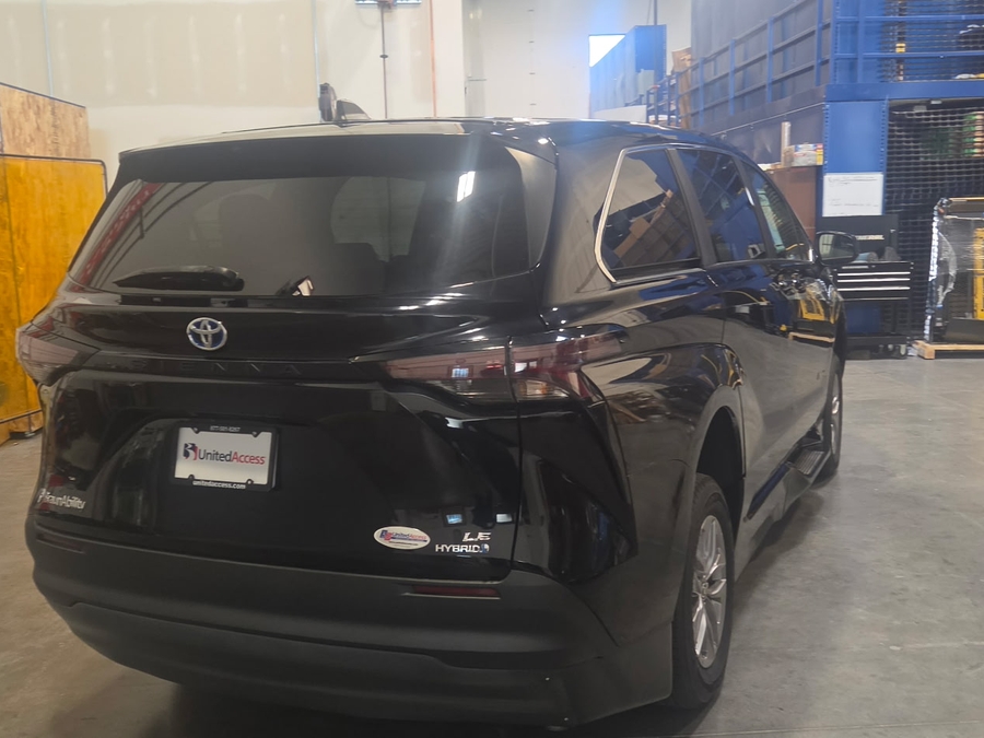 Used 2024 Toyota Sienna Hybrid LE Base - BraunAbility Side Entry Fold Out Automatic Ramp