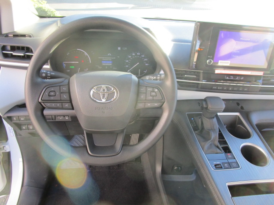 New 2026 Toyota Sienna Hybrid LE - Vantage Mobility Commercial Rear Entry Entry Fold Out Manual Ramp