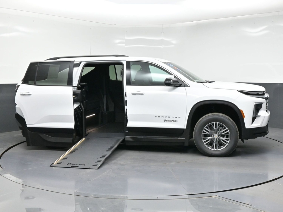 White Chevrolet Traverse image number 7