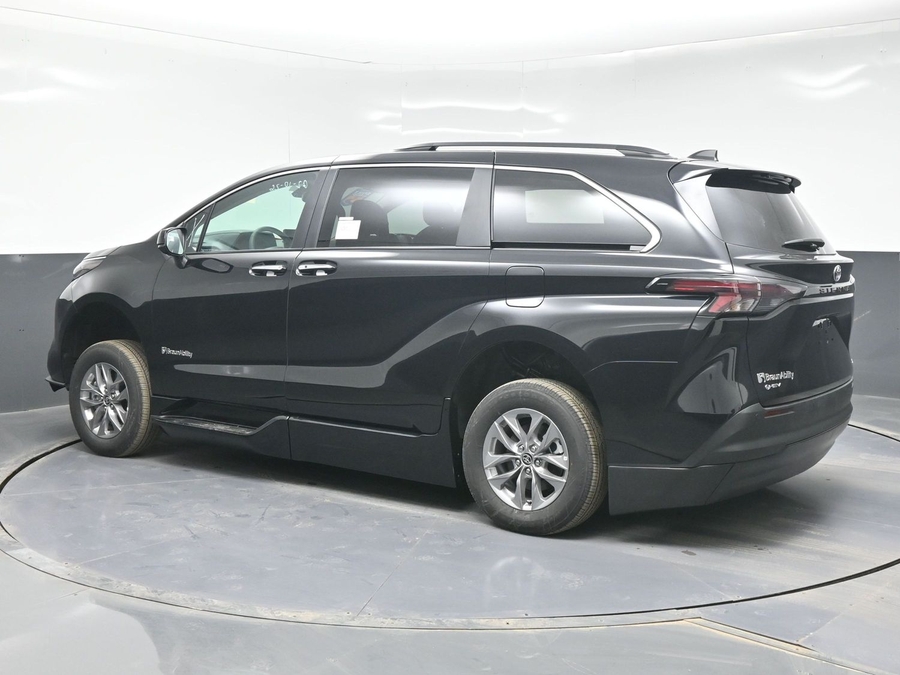 Black Toyota Sienna image number 3