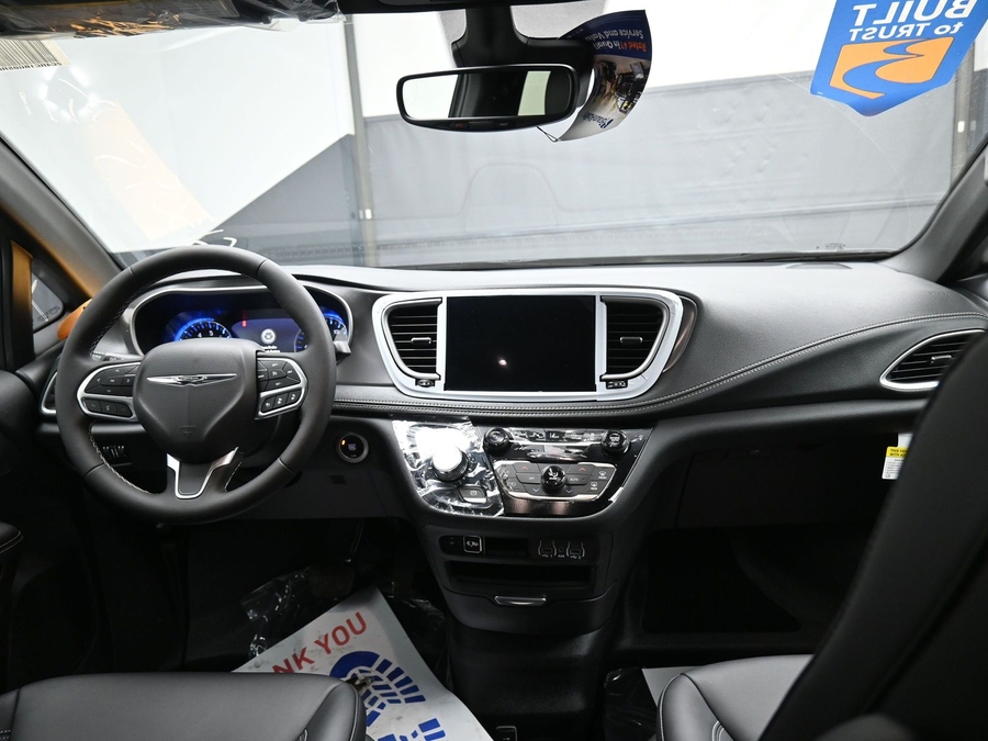 Black Chrysler Pacifica image number 12