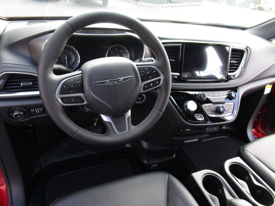 New 2025 Chrysler Pacifica Select Safety - BraunAbility Side Entry Entry Fold Out Automatic Ramp