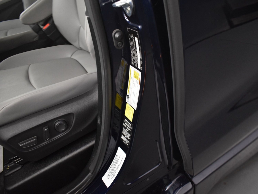 New 2025 Toyota Sienna Hybrid XLE Plus - BraunAbility Side Entry Entry In Floor Automatic Ramp