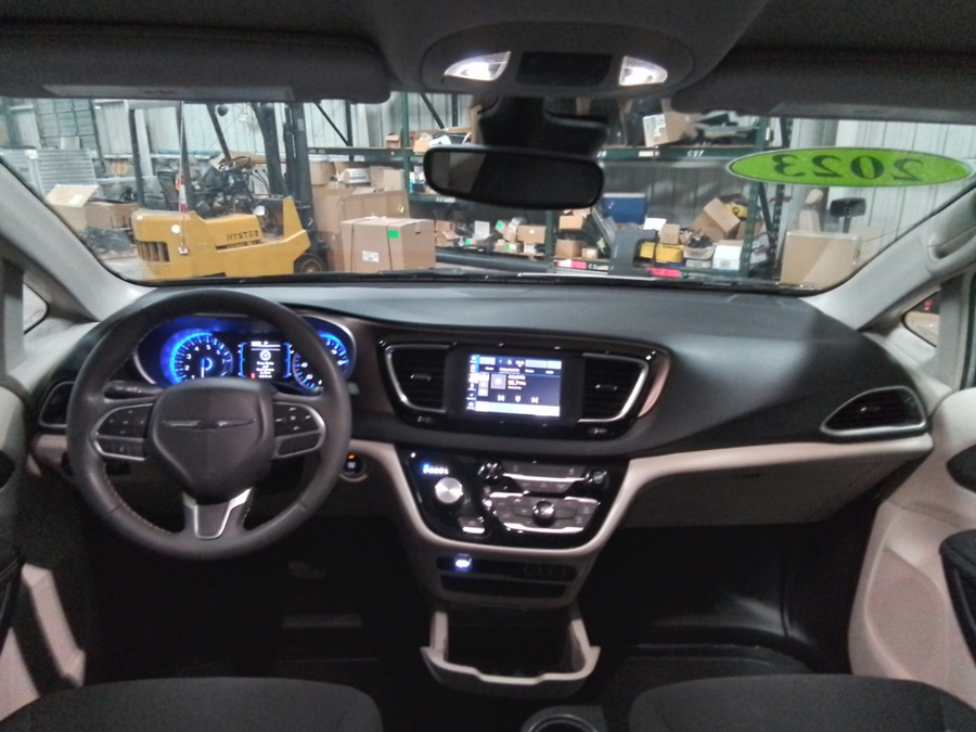 2023 CHRYSLER VOYAGER - Image 9