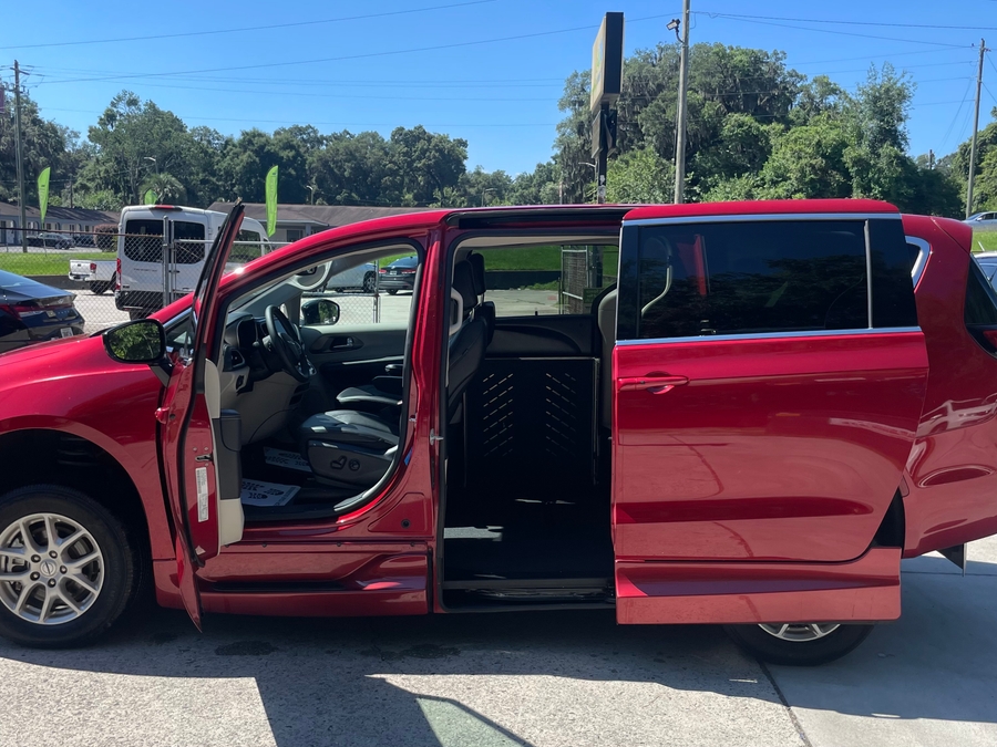 2024 Chrysler Pacifica Touring L - Photo 10