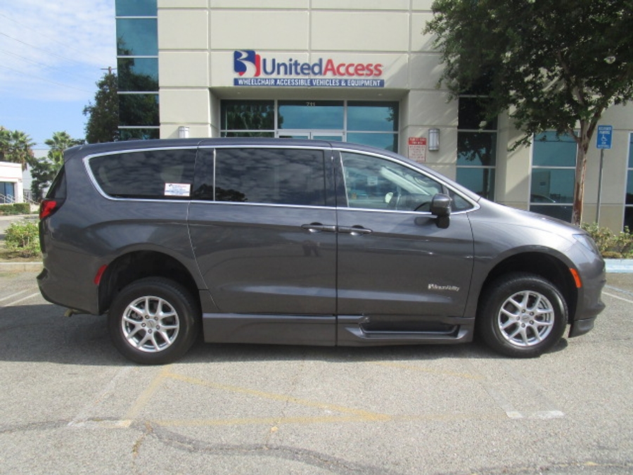 Used 2022 Chrysler Voyager LX - BraunAbility Side Entry Fold Out Automatic Ramp
