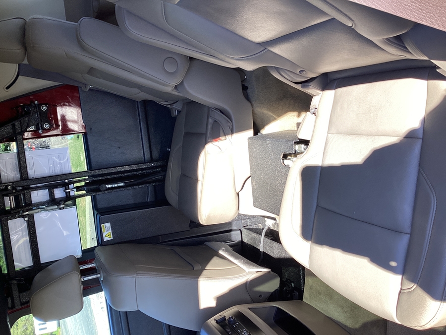  Chevrolet Tahoe image number 2