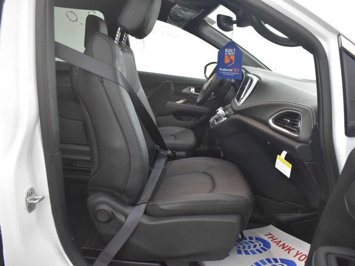 2025 CHRYSLER PACIFICA - Image 7