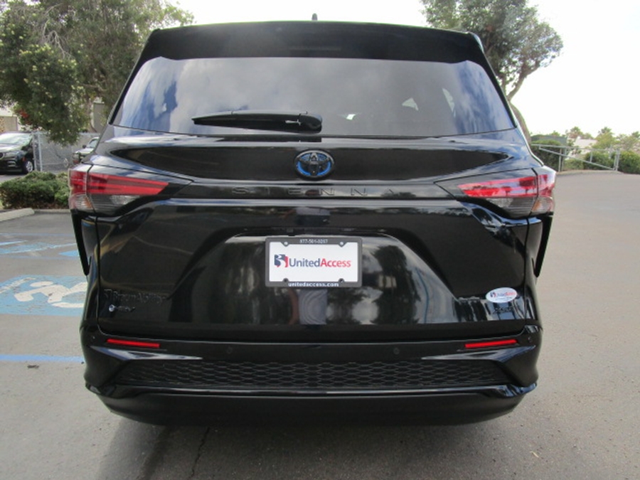 New 2025 Toyota Sienna Hybrid XSE Sport - BraunAbility Side Entry Entry In Floor Automatic Ramp