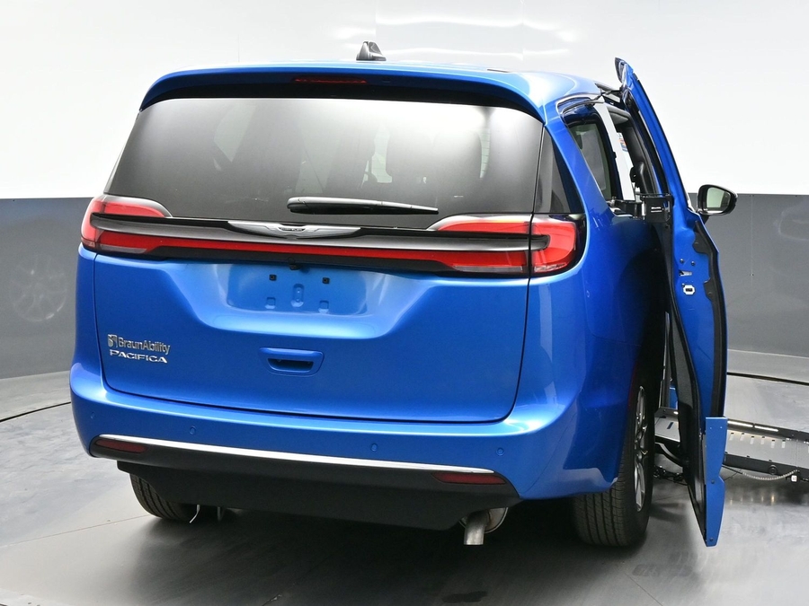 Blue Chrysler Pacifica image number 5