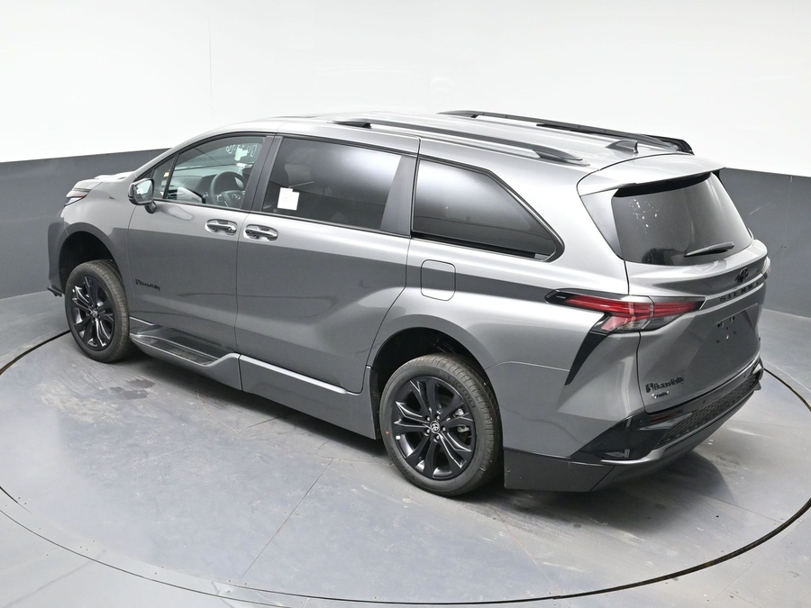 New 2026 Toyota Sienna Hybrid XSE Sport - BraunAbility Side Entry Entry Fold Out Automatic Ramp