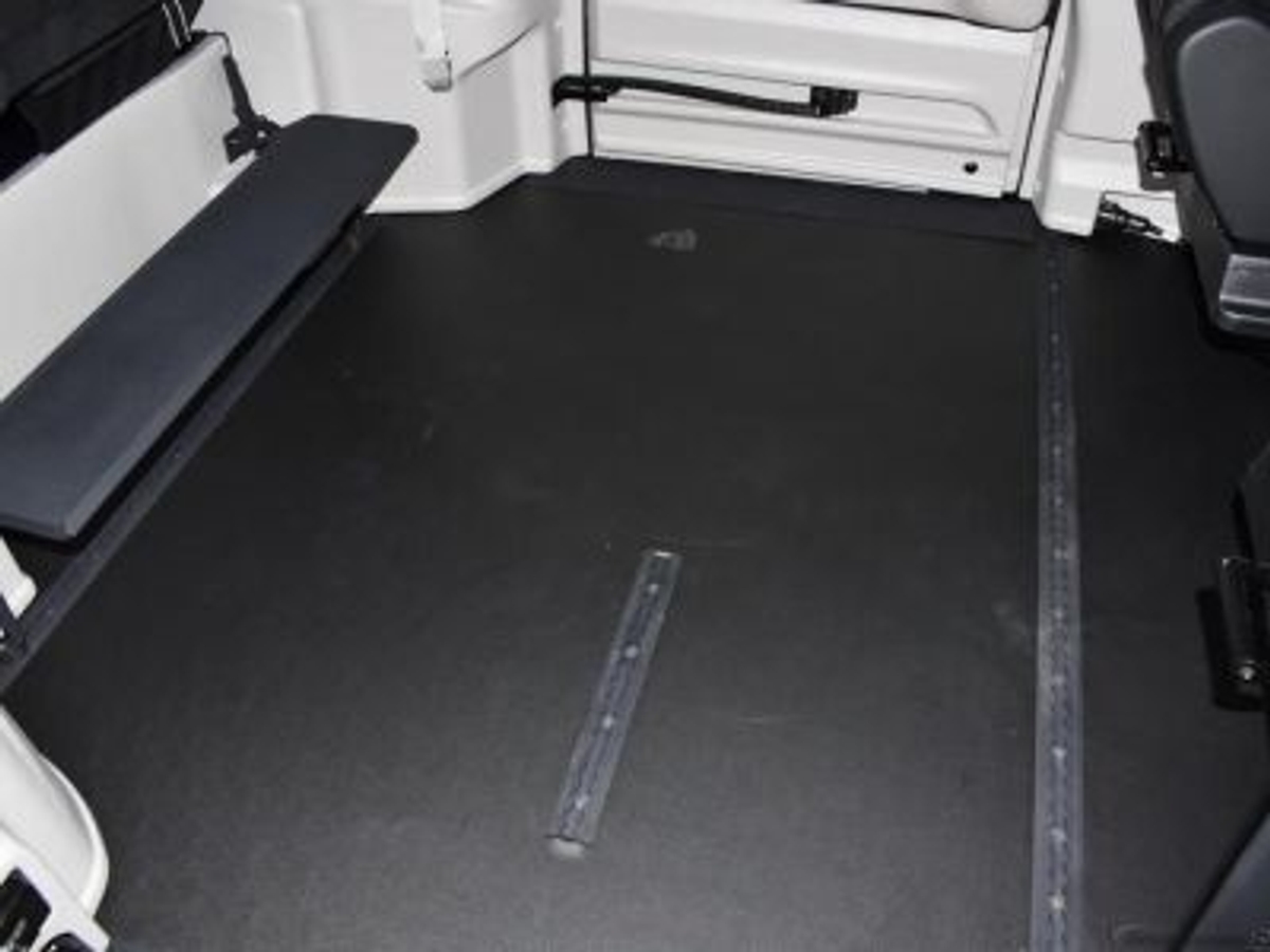 Grey Chrysler Voyager image number 2