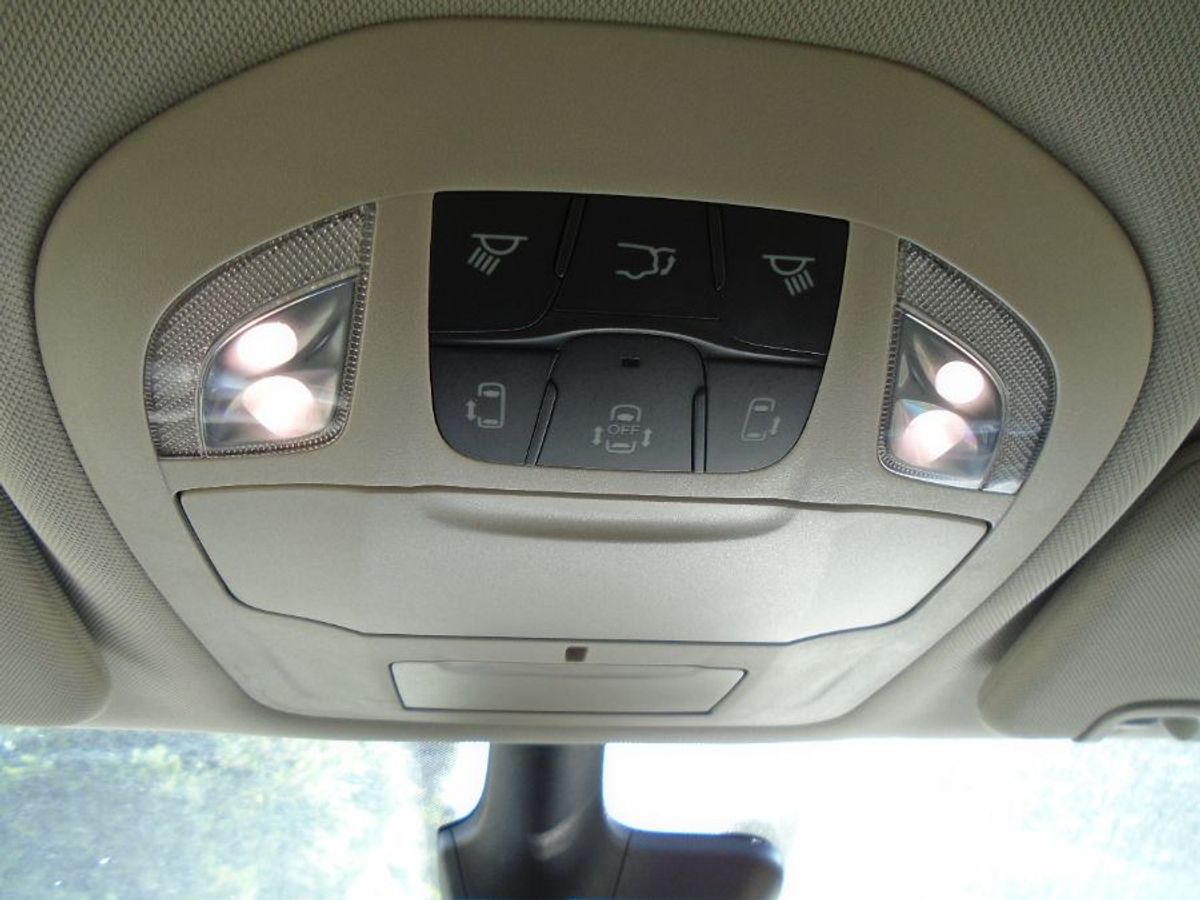 Silver Chrysler Pacifica image number 12