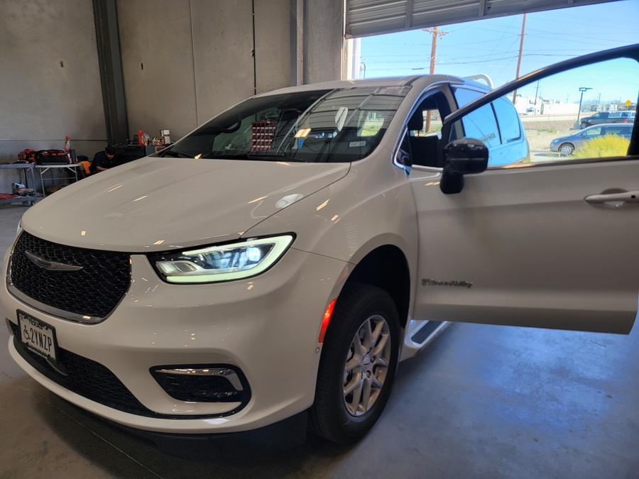 Used 2025 Chrysler Pacifica Select - BraunAbility Side Entry Entry Fold Out Automatic Ramp