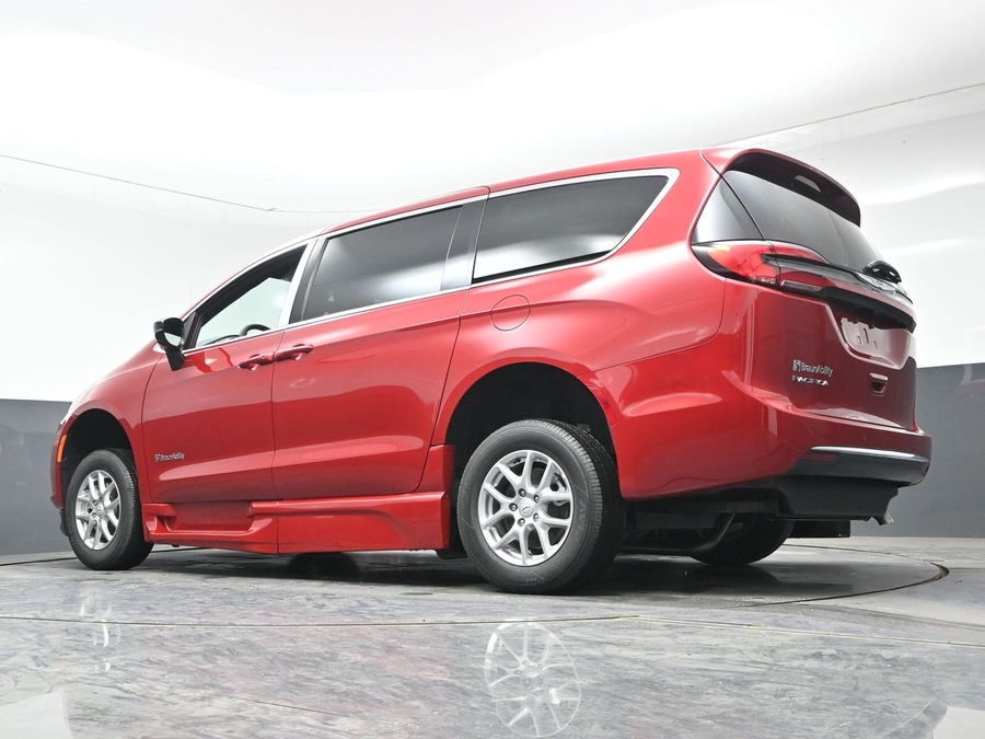 Red Chrysler Pacifica image number 17