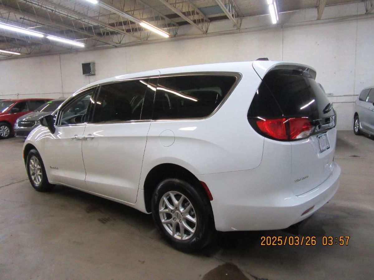 2024 CHRYSLER VOYAGER - Image 14