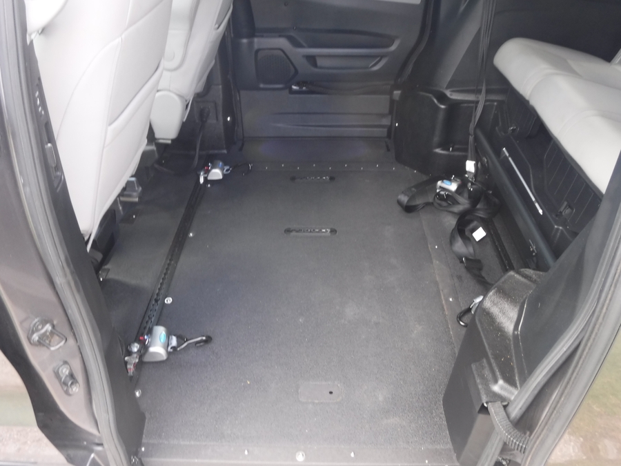 Grey Honda Odyssey image number 19