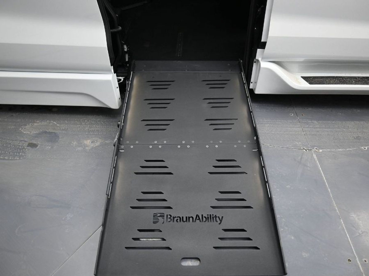 2025 TOYOTA SIENNA - Image 17