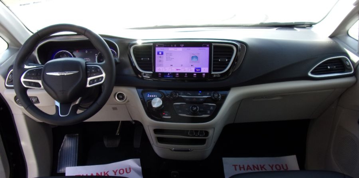 2024 CHRYSLER PACIFICA - Image 9