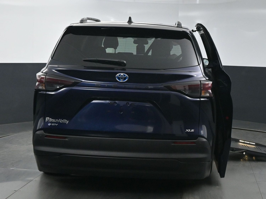 New 2025 Toyota Sienna Hybrid XLE Plus - BraunAbility Side Entry Entry Fold Out Automatic Ramp