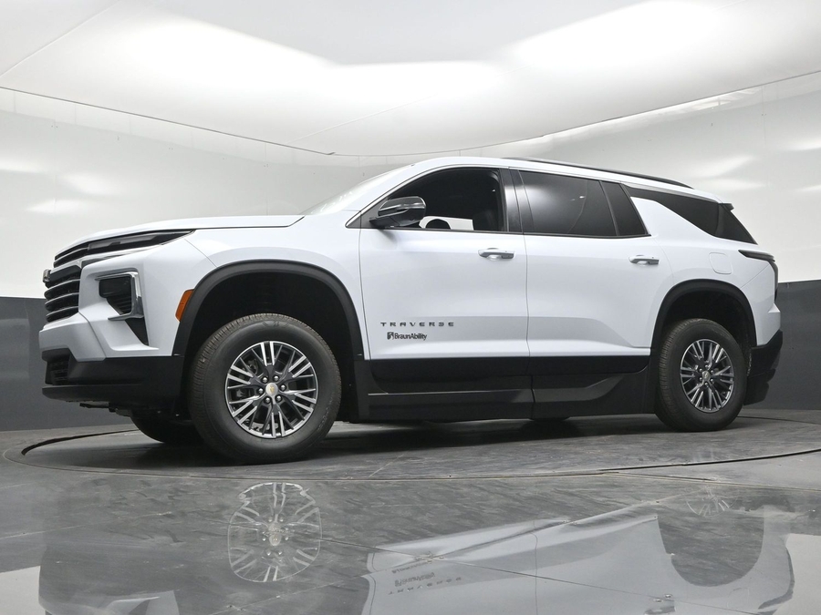 New 2026 Chevrolet Traverse 1LT - BraunAbility Side Entry In Floor Automatic Ramp