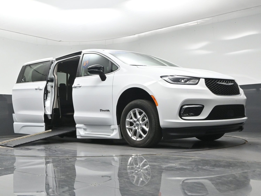Used 2024 Chrysler Pacifica Touring L - BraunAbility Side Entry In Floor Automatic Ramp