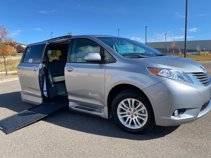Used 2017 Toyota Sienna XLE Base - BraunAbility Side Entry Entry In Floor Automatic Ramp