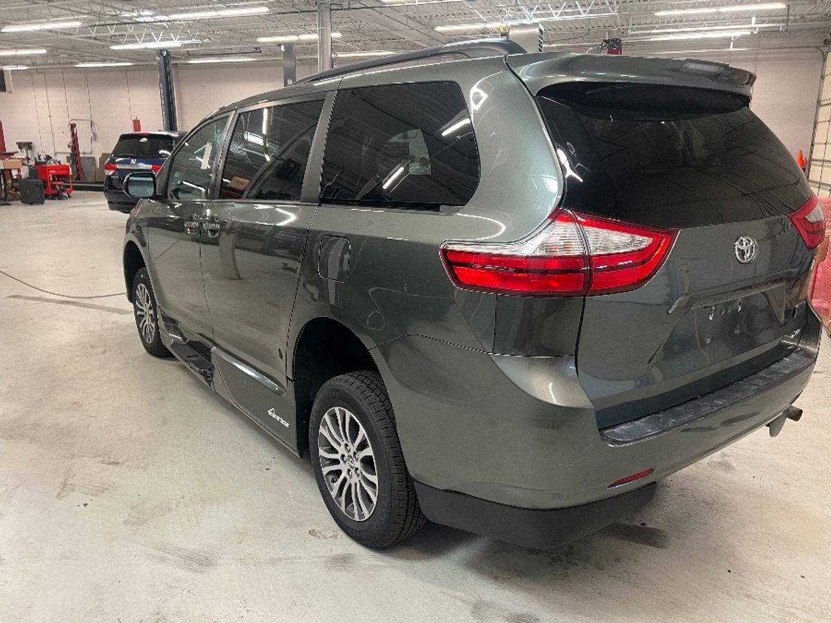 2019 TOYOTA SIENNA - Image 5