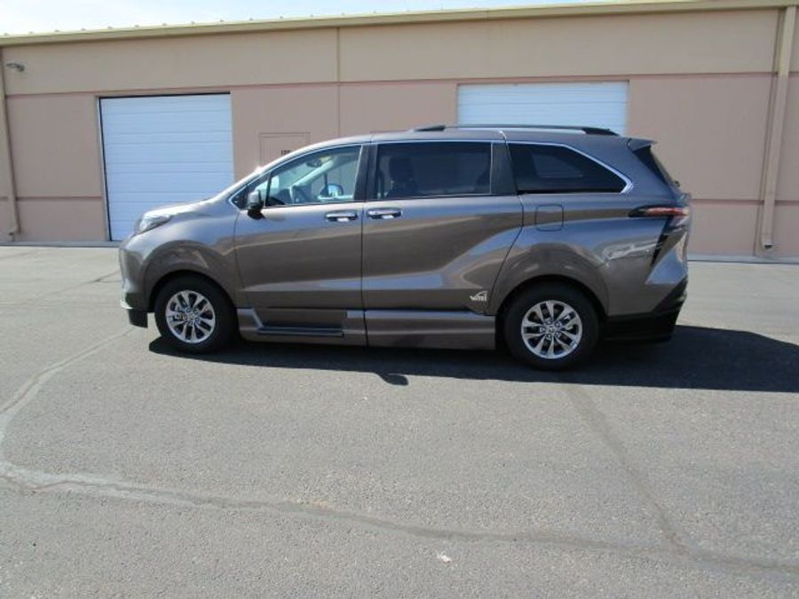 Used 2023 Toyota Sienna Hybrid XLE Base - VMI Side Entry Entry In Floor Automatic Ramp