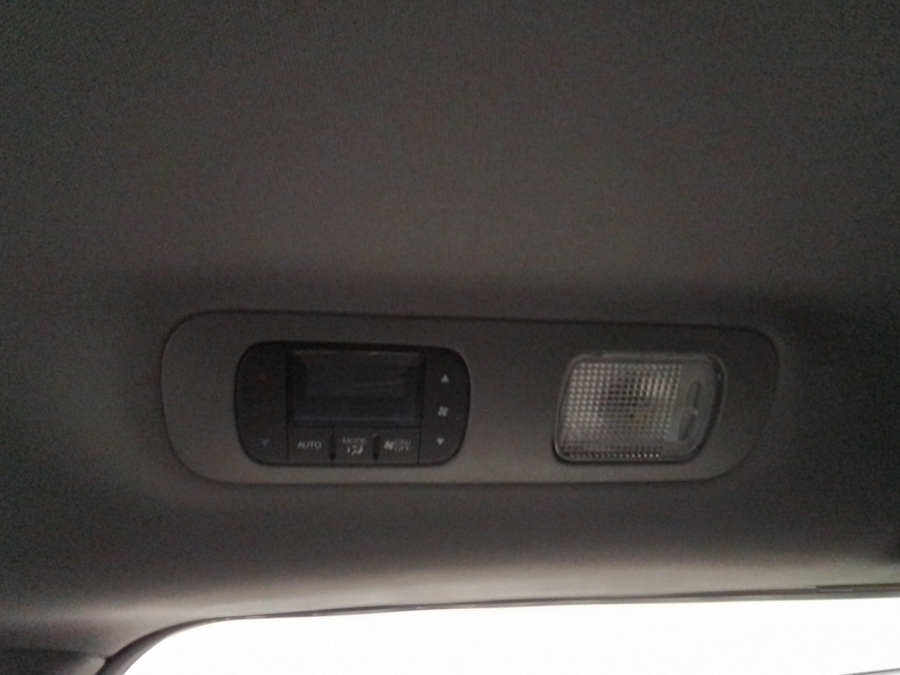 Grey Honda Odyssey image number 14