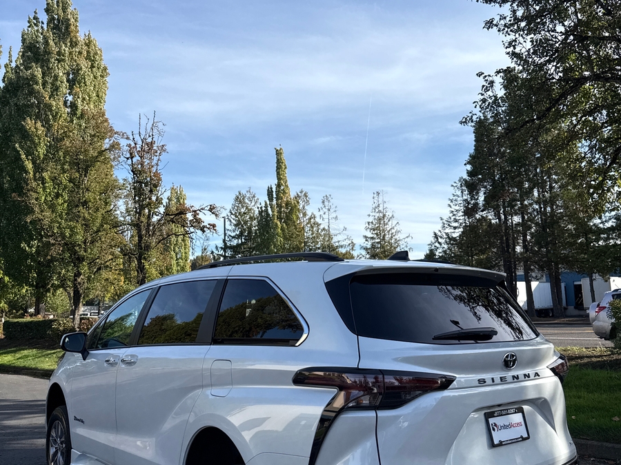 Used 2026 Toyota Sienna Hybrid XLE Add - BraunAbility Side Entry Fold Out Automatic Ramp