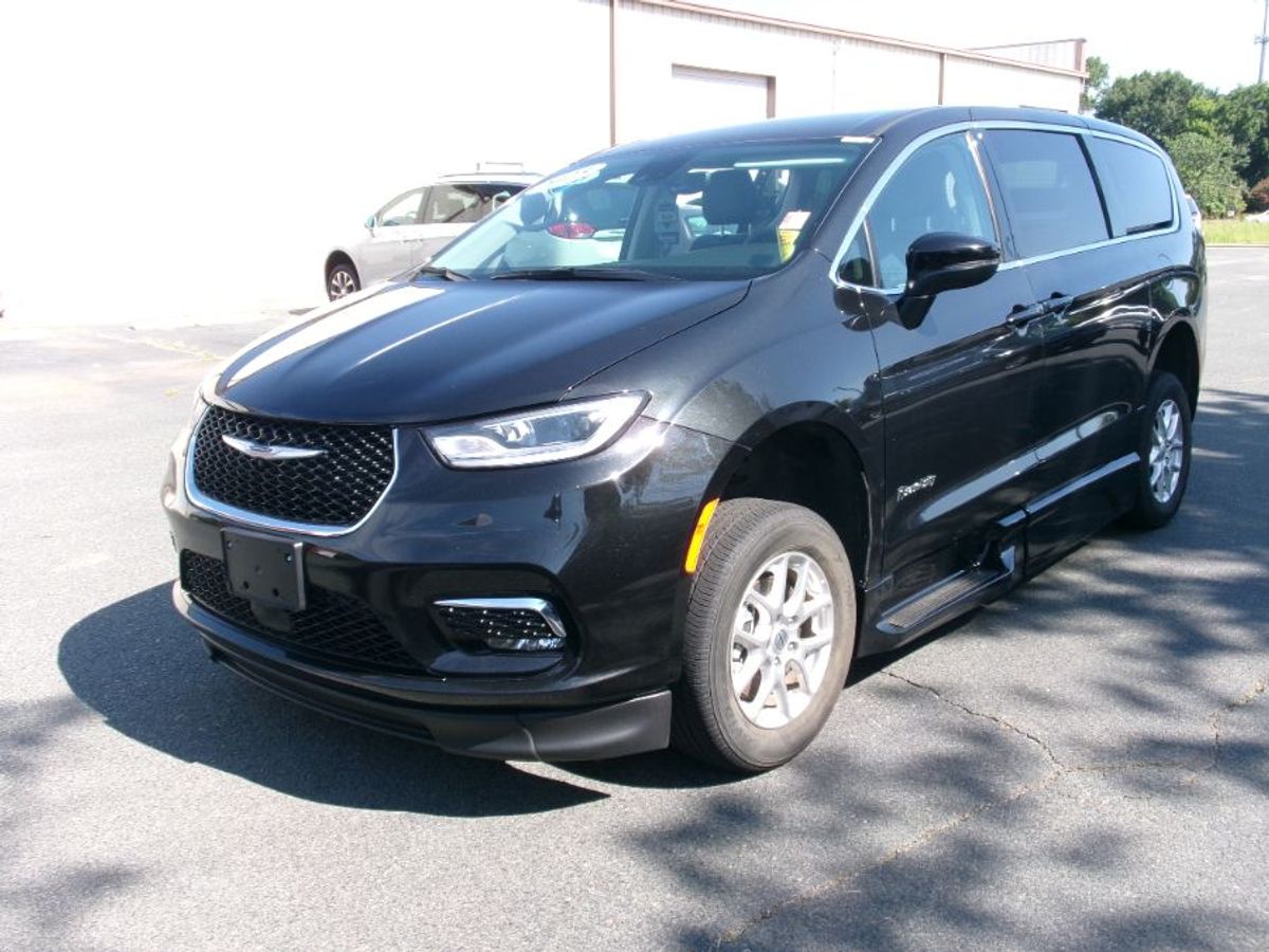 2023 CHRYSLER PACIFICA - Image 3