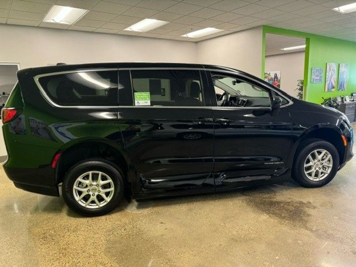 2024 CHRYSLER VOYAGER - Image 7