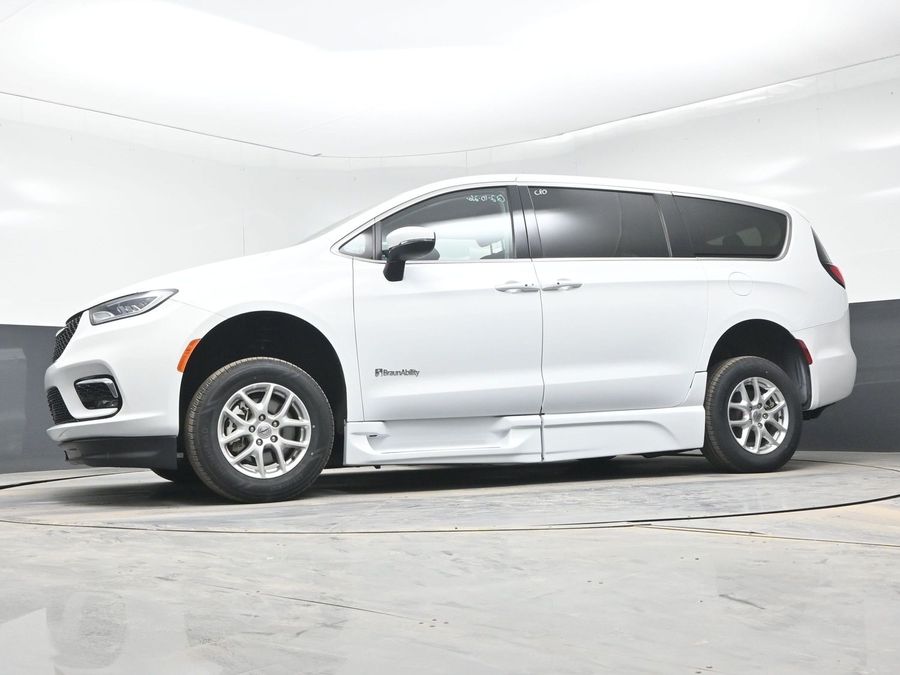 Used 2023 Chrysler Pacifica Touring L - BraunAbility Side Entry Entry Fold Out Automatic Ramp