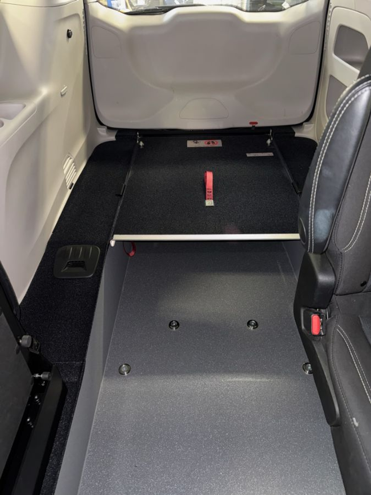 2024 CHRYSLER VOYAGER - Image 18