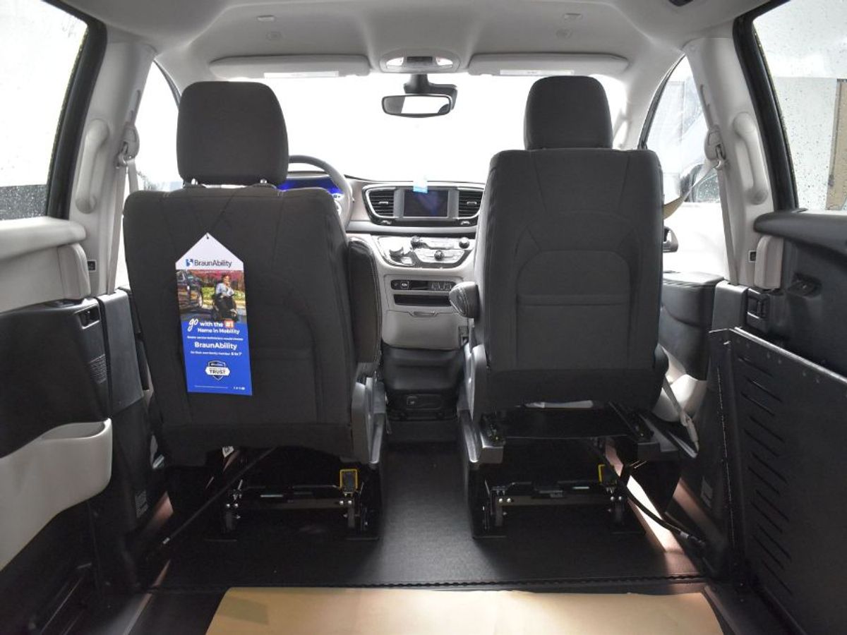 2023 CHRYSLER VOYAGER - Image 5