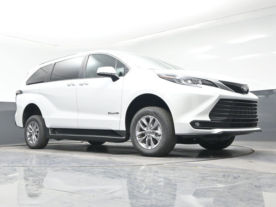 New 2026 Toyota Sienna Hybrid XLE Add - BraunAbility Commercial Rear Entry Entry Fold Out Manual Ramp
