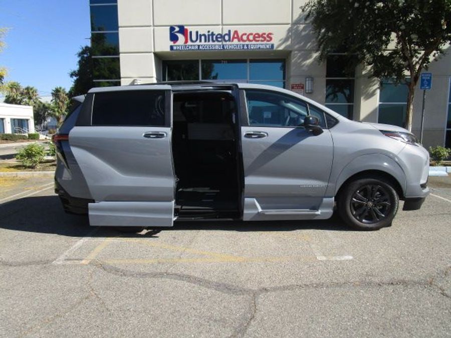 New 2025 Toyota Sienna Hybrid XSE Sport - VMI Side Entry Entry In Floor Automatic Ramp