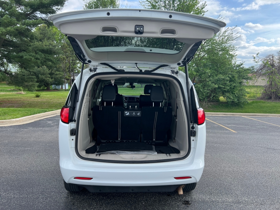 Used 2021 Chrysler Voyager LXi - BraunAbility Commercial Side Entry Entry Fold Out Manual Ramp