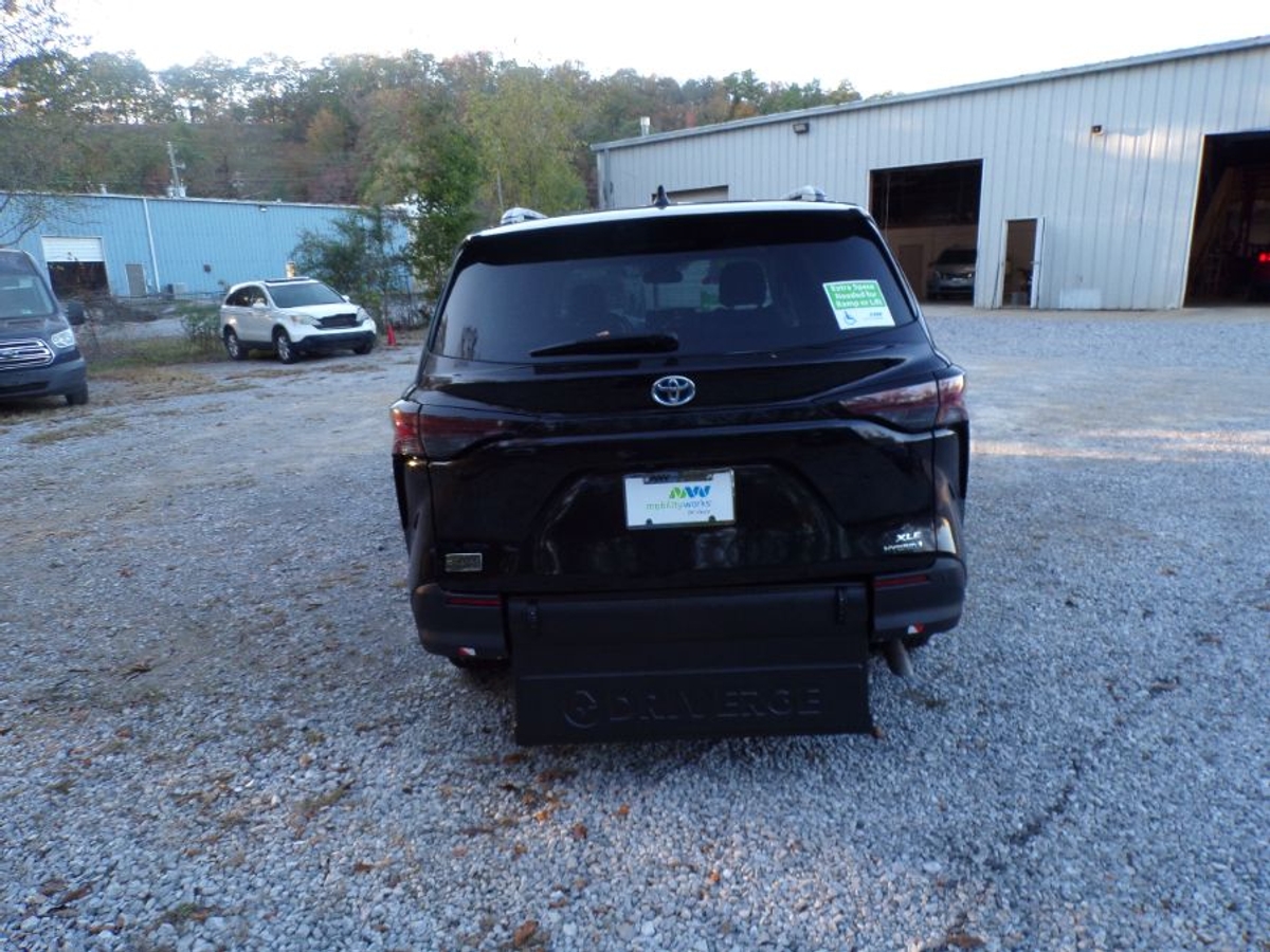 2024 TOYOTA SIENNA - Image 4